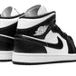 AIR JORDAN 1 MID MNS WMNS
"Panda"