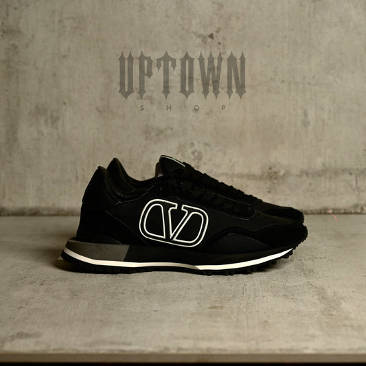 Valentnio Garavani Vlogo Black